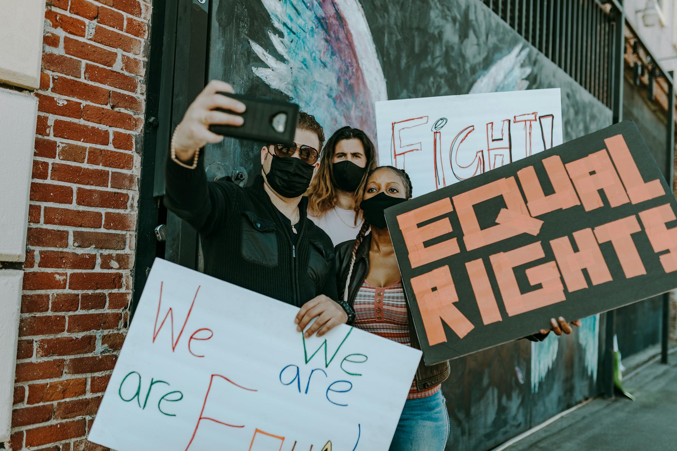 How protestors are tracked (and what you can do about it)- No Selfies